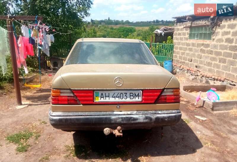 Mercedes-Benz E-Class 1988