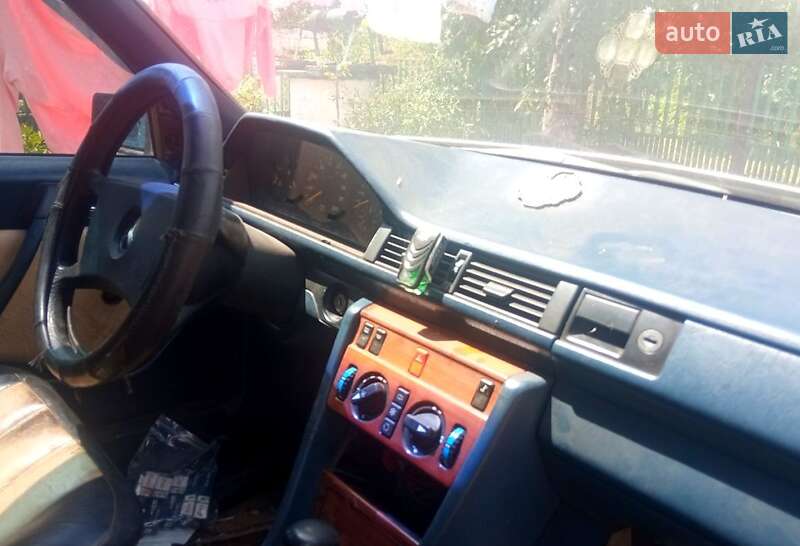 Седан Mercedes-Benz E-Class 1988 в Новомиргороде