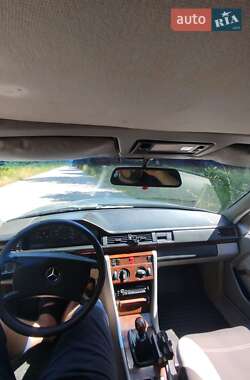 Седан Mercedes-Benz E-Class 1987 в 