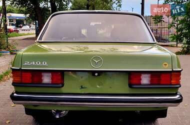 Седан Mercedes-Benz E-Class 1984 в 