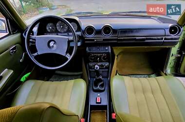 Седан Mercedes-Benz E-Class 1984 в 