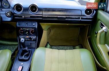 Седан Mercedes-Benz E-Class 1984 в 