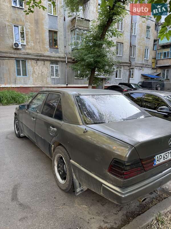 Седан Mercedes-Benz E-Class 1988 в Краматорске