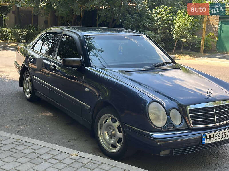 Mercedes-Benz E-Class 1996