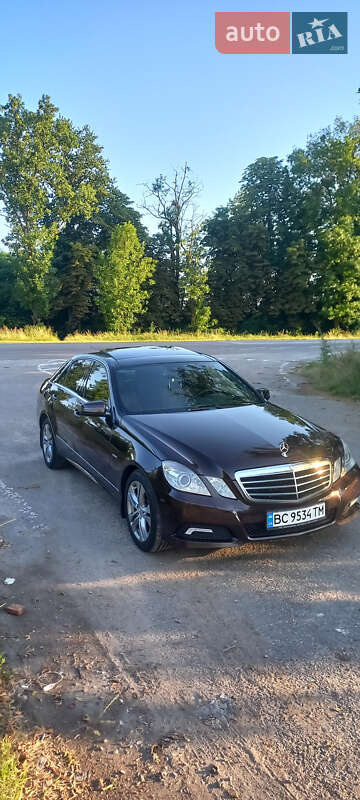 Седан Mercedes-Benz E-Class 2010 в Львове