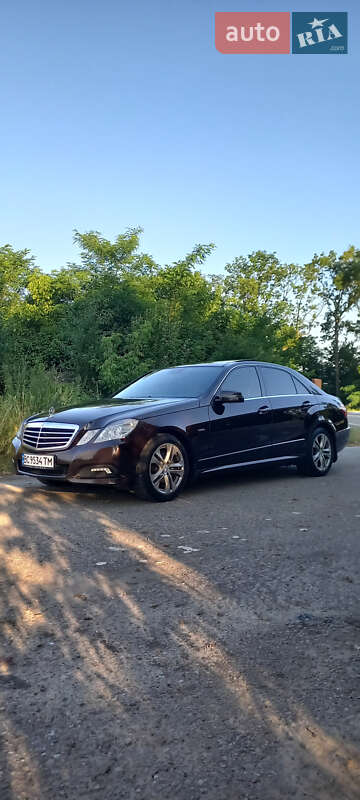 Седан Mercedes-Benz E-Class 2010 в Львове