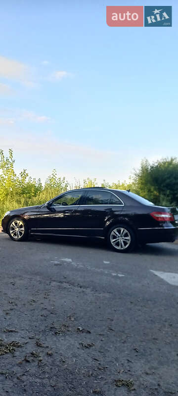 Седан Mercedes-Benz E-Class 2010 в Львове
