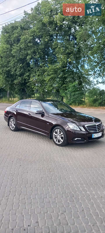 Седан Mercedes-Benz E-Class 2010 в Львове