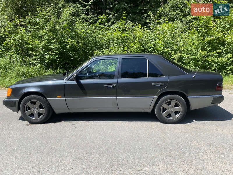 Седан Mercedes-Benz E-Class 1989 в Житомире