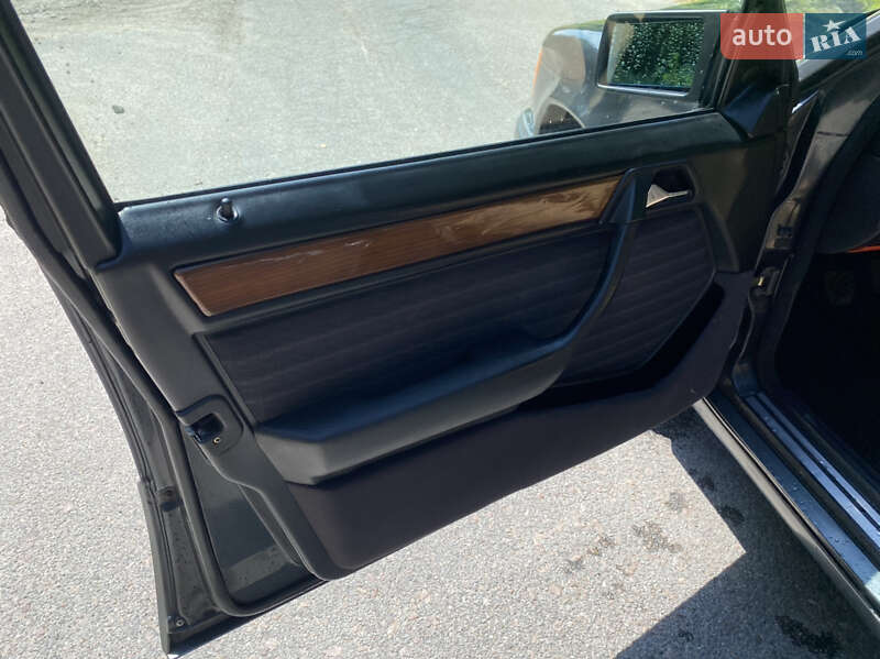 Седан Mercedes-Benz E-Class 1989 в Житомире