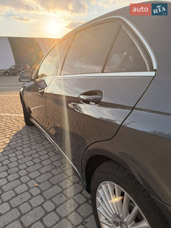 Седан Mercedes-Benz E-Class 2014 в Ужгороде