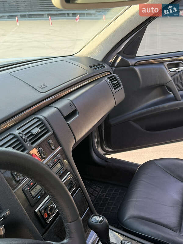 Седан Mercedes-Benz E-Class 1999 в Киеве