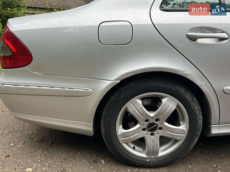 Седан Mercedes-Benz E-Class 2006 в Черновцах