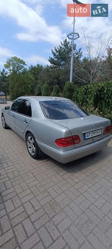 Седан Mercedes-Benz E-Class 1998 в Запорожье