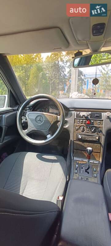 Седан Mercedes-Benz E-Class 1998 в Запорожье