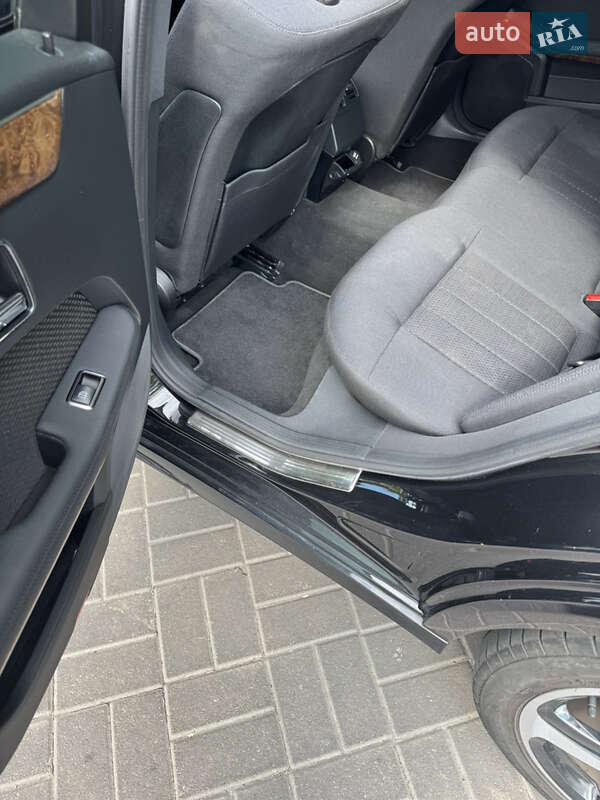 Седан Mercedes-Benz E-Class 2011 в Киеве