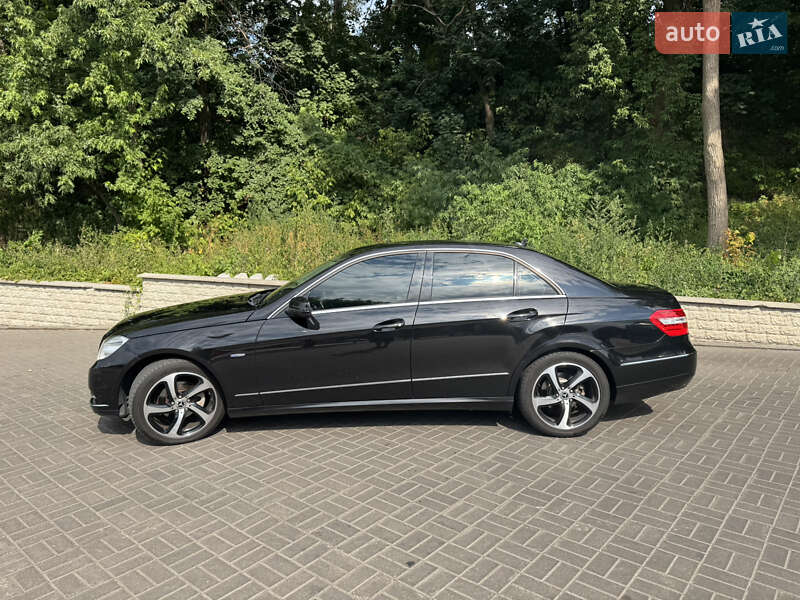 Седан Mercedes-Benz E-Class 2011 в 