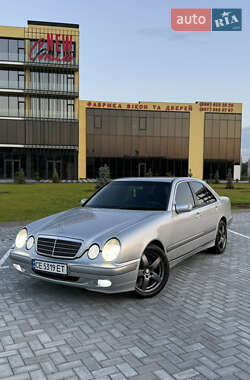 Седан Mercedes-Benz E-Class 2000 в 