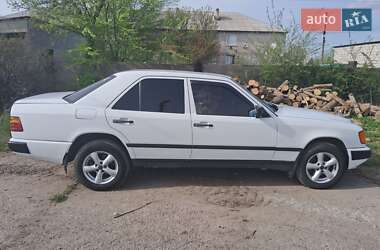 Седан Mercedes-Benz E-Class 1989 в Запорожье