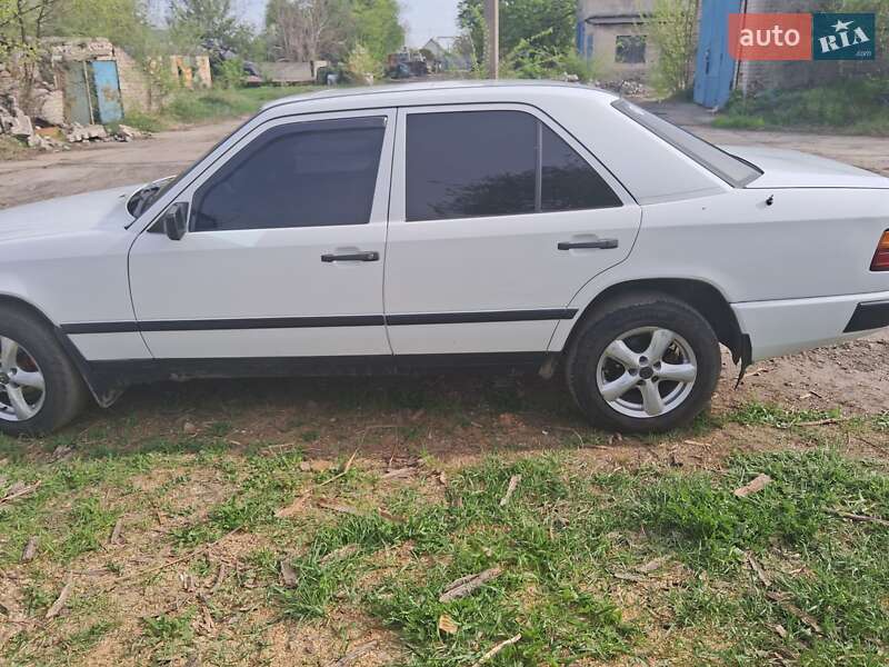 Седан Mercedes-Benz E-Class 1989 в Запорожье