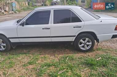 Седан Mercedes-Benz E-Class 1989 в 