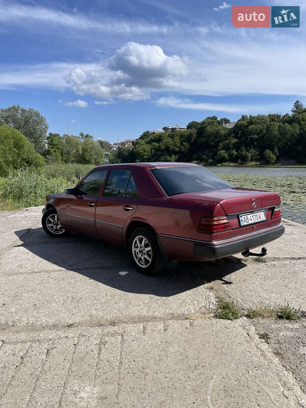 Седан Mercedes-Benz E-Class 1990 в Виннице