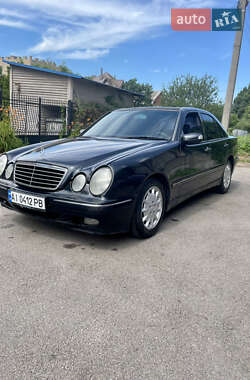 Седан Mercedes-Benz E-Class 2000 в Киеве