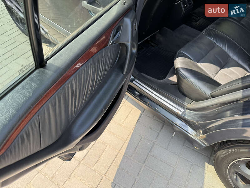 Седан Mercedes-Benz E-Class 1996 в Запорожье