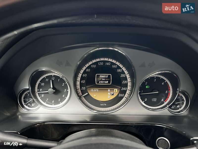 Седан Mercedes-Benz E-Class 2012 в Львове
