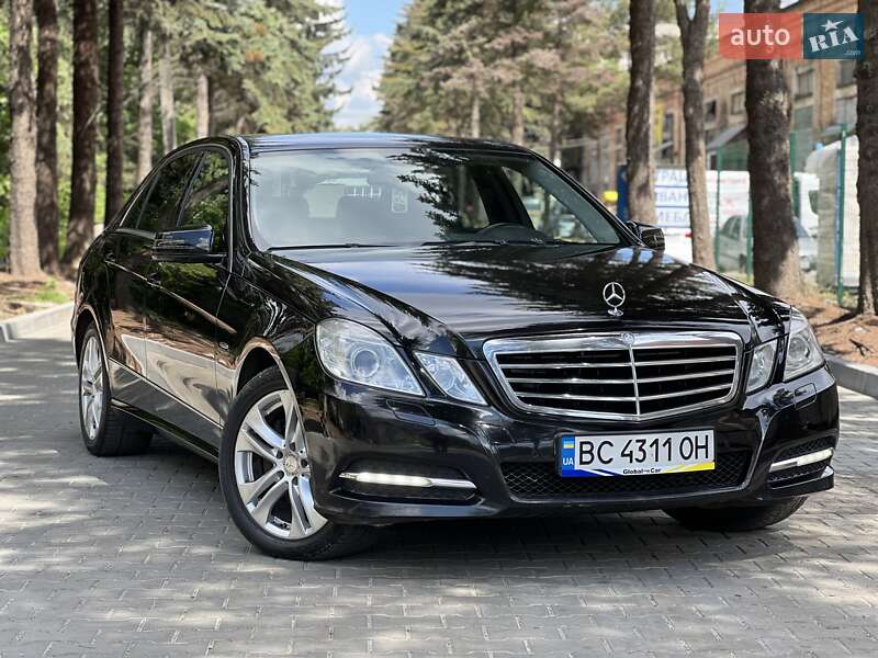 Седан Mercedes-Benz E-Class 2012 в Львове