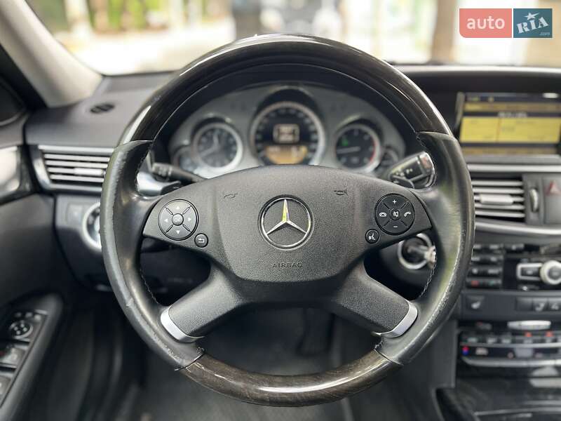 Седан Mercedes-Benz E-Class 2012 в Львове