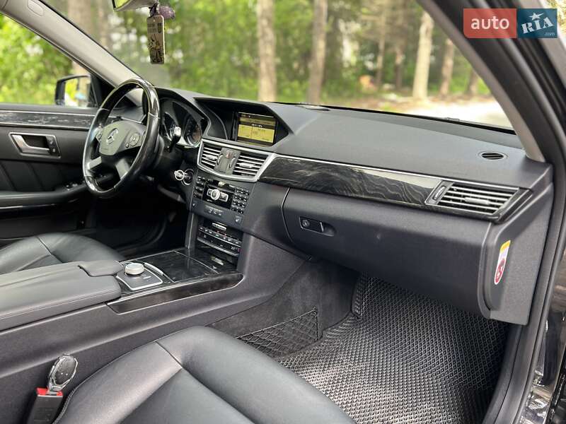 Седан Mercedes-Benz E-Class 2012 в Львове