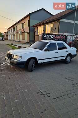 Седан Mercedes-Benz E-Class 1989 в Ивано-Франковске