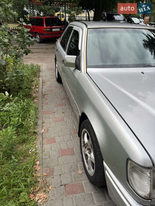 Седан Mercedes-Benz E-Class 1991 в Черкассах