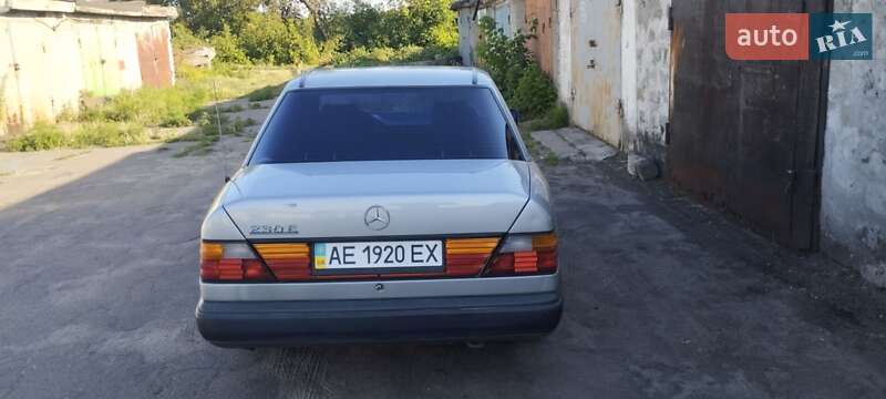 Седан Mercedes-Benz E-Class 1987 в Кам'янському