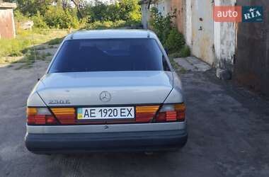 Седан Mercedes-Benz E-Class 1987 в 