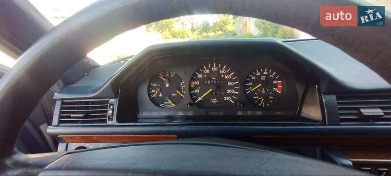 Седан Mercedes-Benz E-Class 1987 в Кам'янському