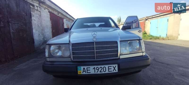 Седан Mercedes-Benz E-Class 1987 в Кам'янському