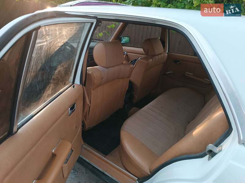 Седан Mercedes-Benz E-Class 1981 в Славуті