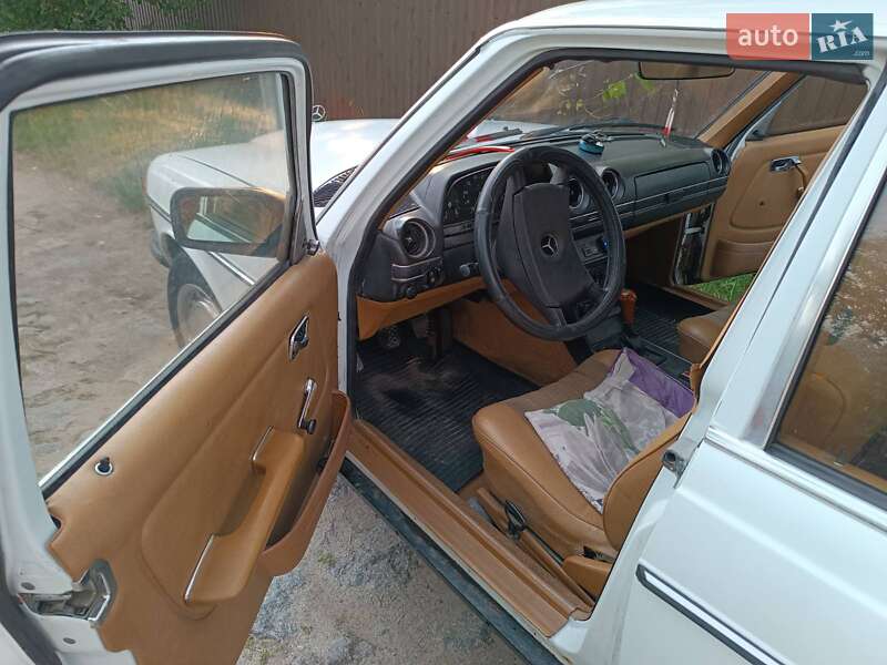 Седан Mercedes-Benz E-Class 1981 в Славуті