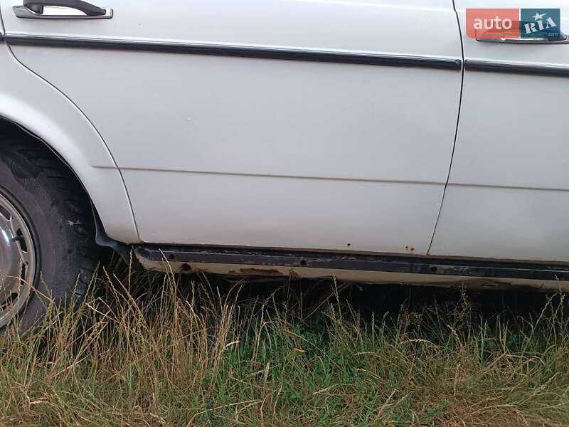 Седан Mercedes-Benz E-Class 1981 в Славуті