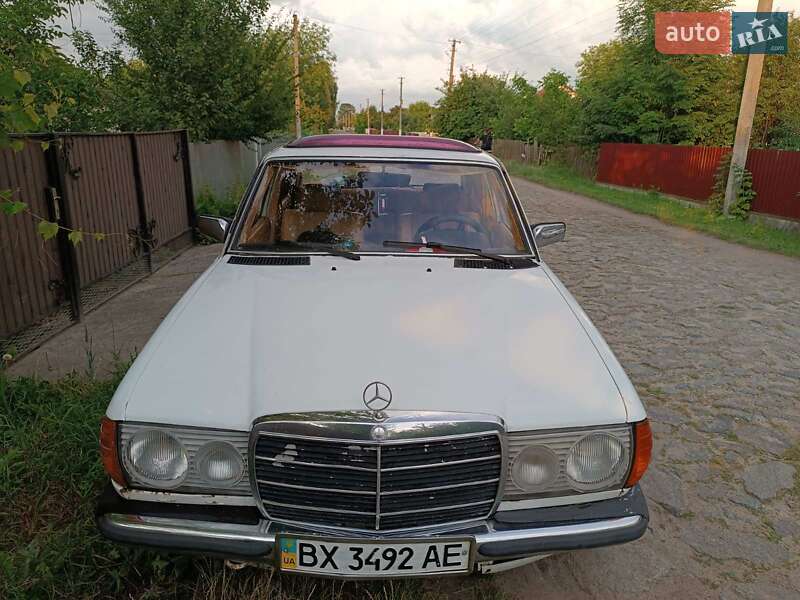 Седан Mercedes-Benz E-Class 1981 в Славуті
