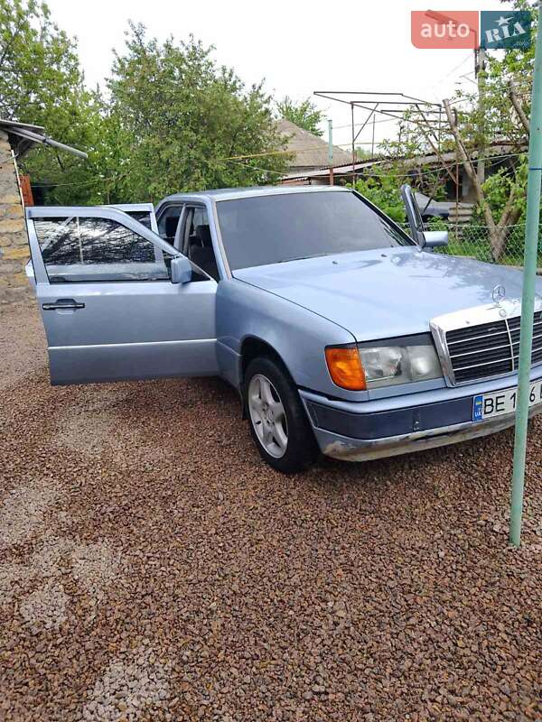 Седан Mercedes-Benz E-Class 1992 в Веселинове