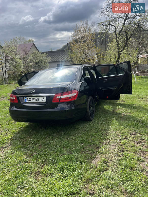 Седан Mercedes-Benz E-Class 2012 в Хусте