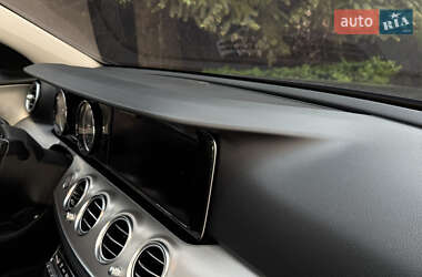 Седан Mercedes-Benz E-Class 2017 в  фото 44 Седан Mercedes-Benz E-Class 2017 в