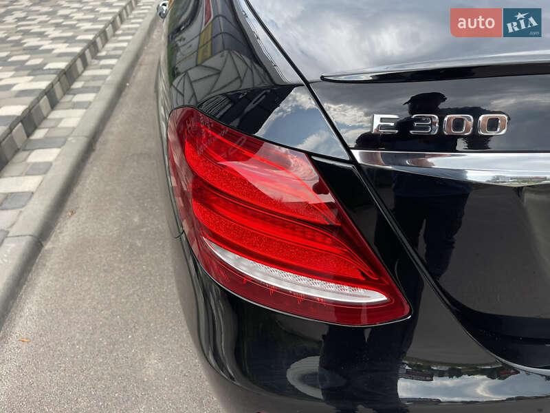Седан Mercedes-Benz E-Class 2016 в Києві