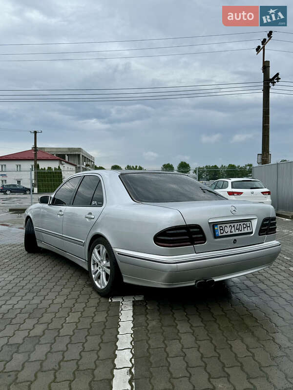 Седан Mercedes-Benz E-Class 2000 в Городке
