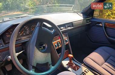 Седан Mercedes-Benz E-Class 1990 в 