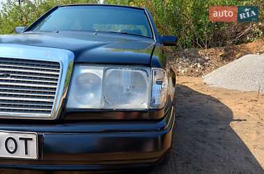 Седан Mercedes-Benz E-Class 1990 в 