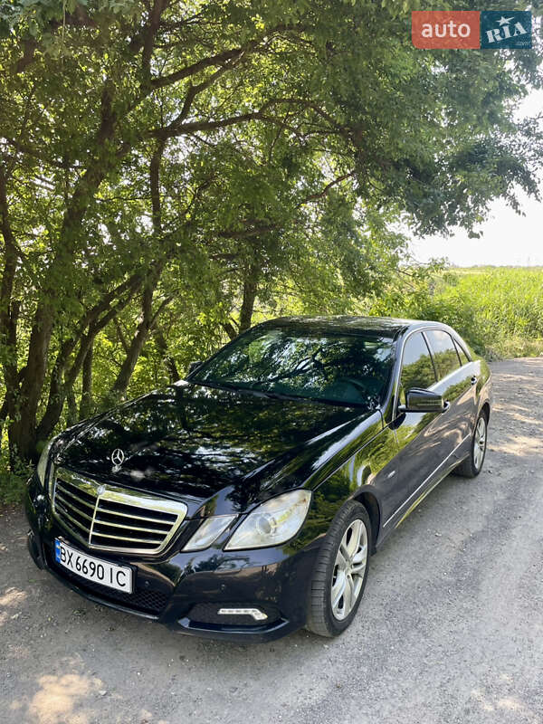 Седан Mercedes-Benz E-Class 2010 в Хмельницком